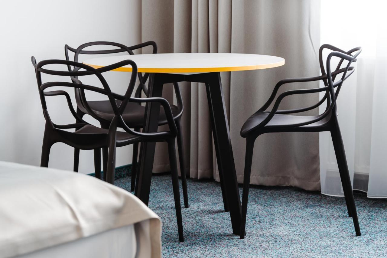 Family Apartments By Astoria Hotel & Medical Spa カルロヴィ・ヴァリ エクステリア 写真
