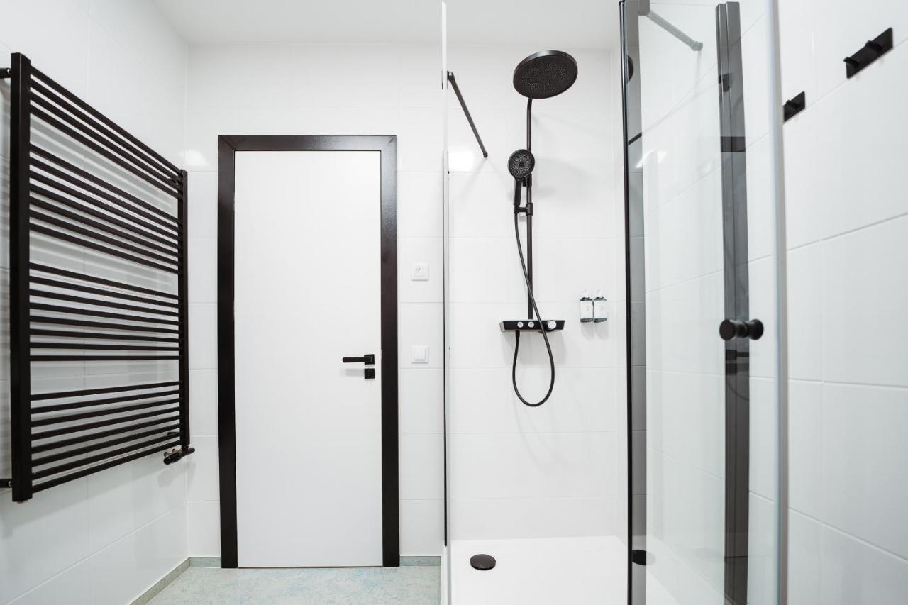 Family Apartments By Astoria Hotel & Medical Spa カルロヴィ・ヴァリ エクステリア 写真